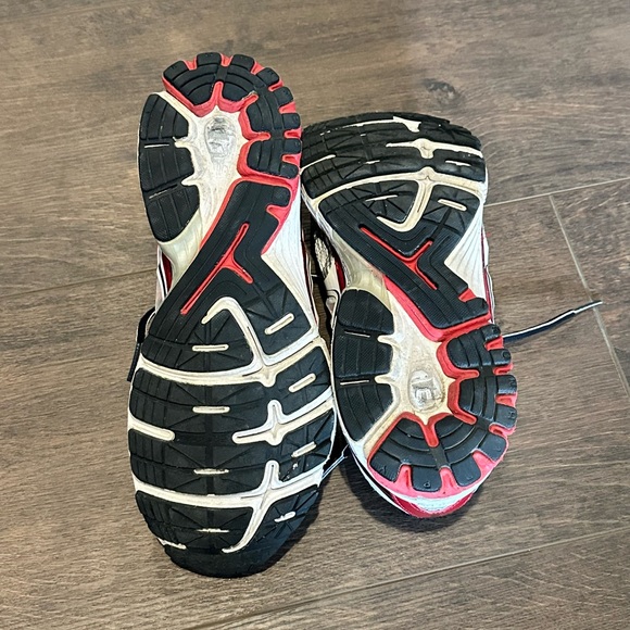Brooks Athletic Shoes - White and Red - Picture 3 of 3